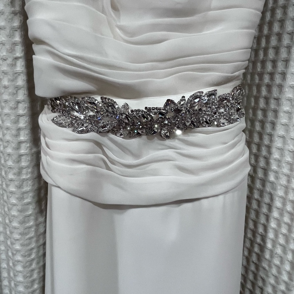💍👰‍♀️👰🏻‍♀️👰🏾‍♀️ Off-White Bridal Satin Gown